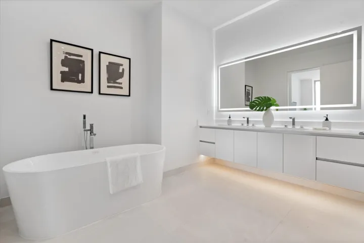 17-220 Lake Shore Drive #2305 Lake Park,