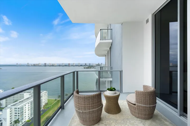 24-220 Lake Shore Drive #2305 Lake Park,