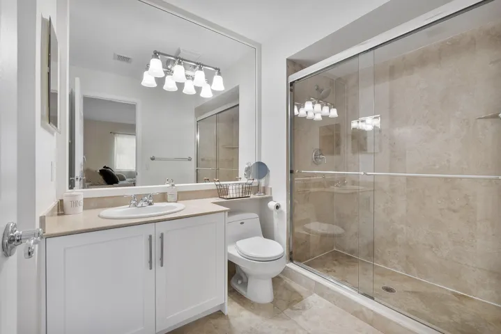 2nd bathroom (en-suite)