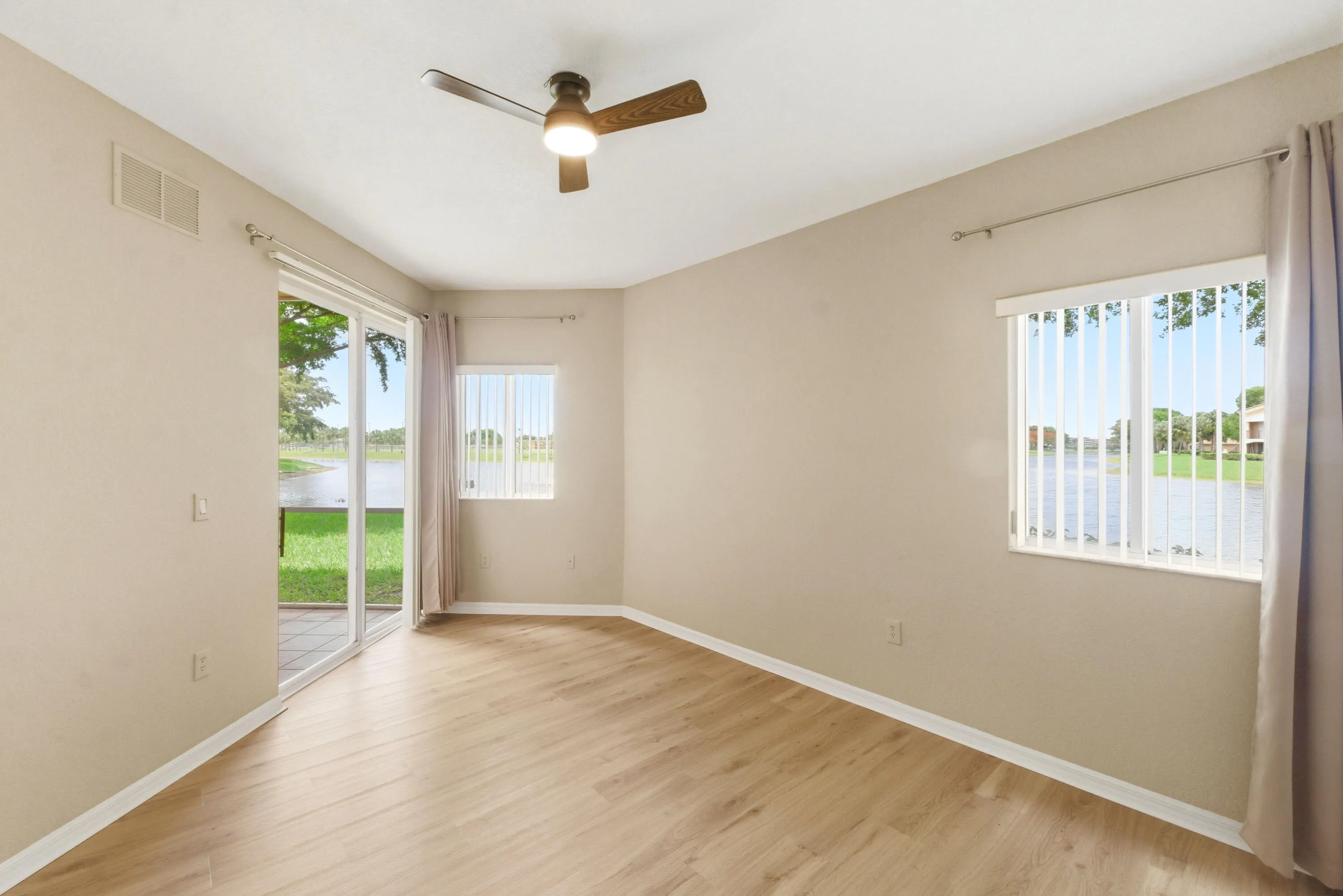 7765 Yardley Dr_005