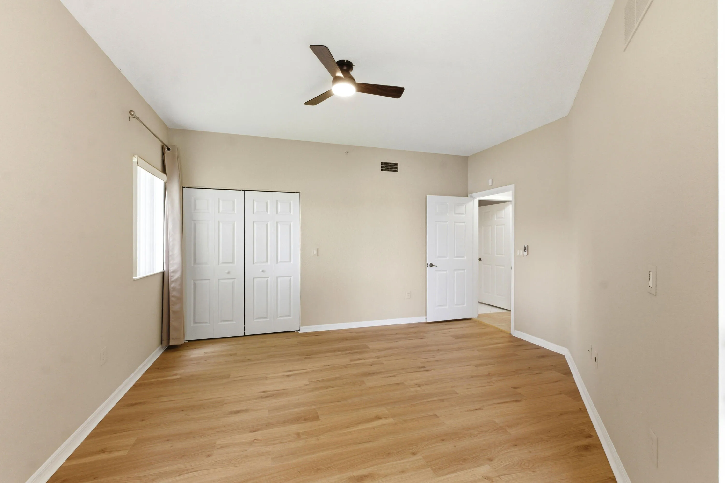 7765 Yardley Dr_003