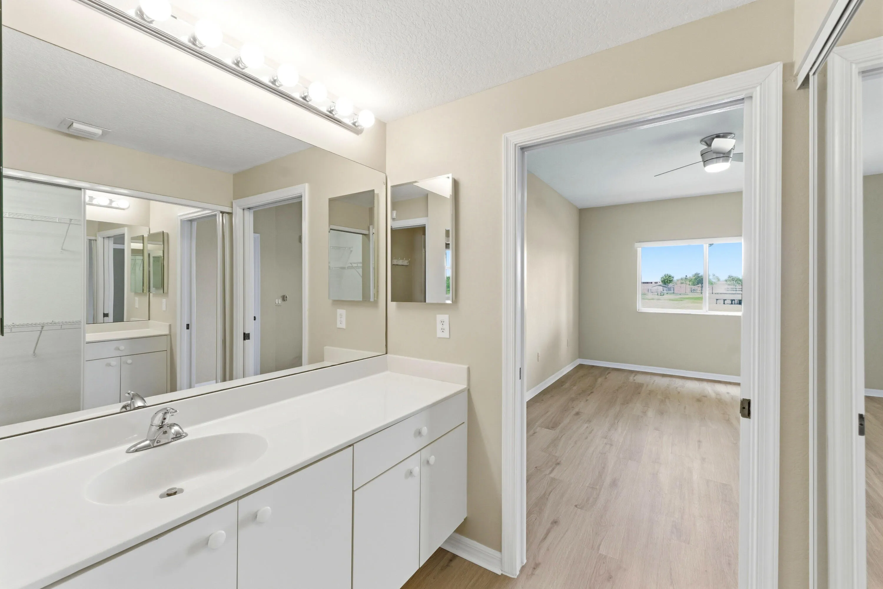 7765 Yardley Dr_013