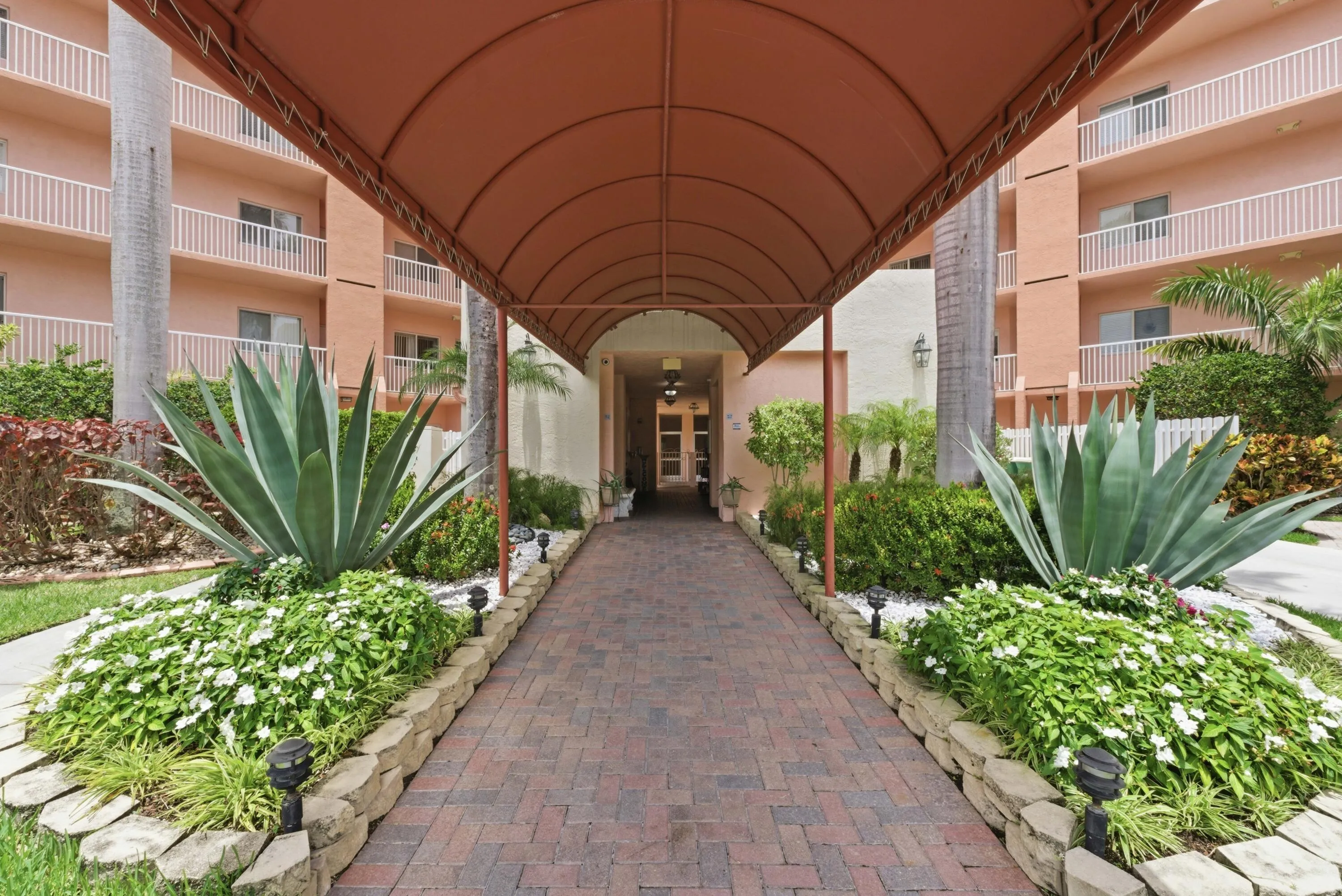 7765 Yardley Dr_036
