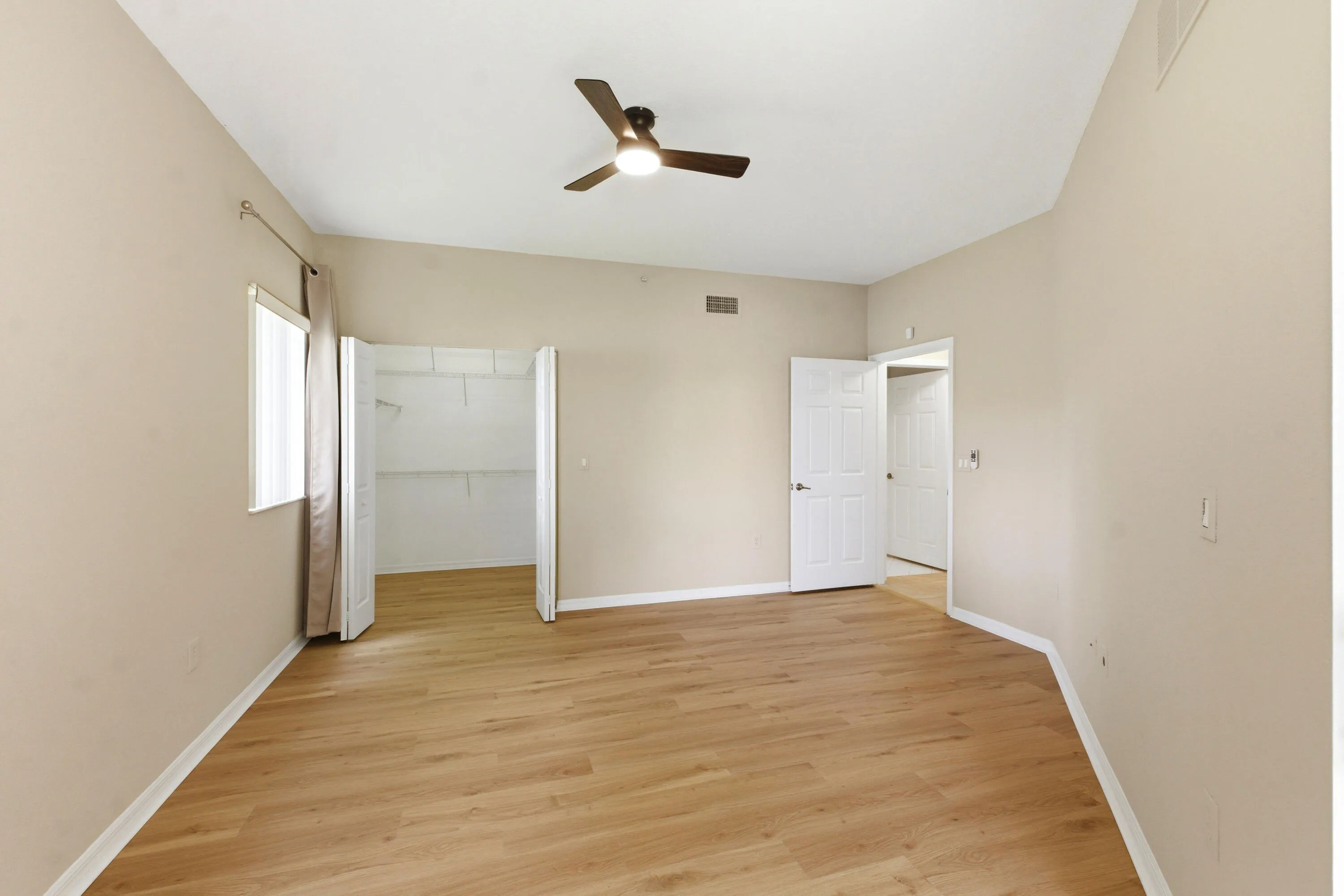 7765 Yardley Dr_002