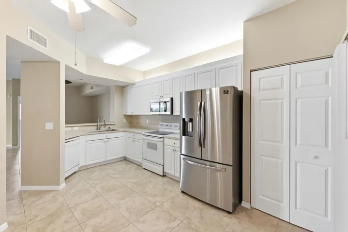 Huge spacious Kitchen