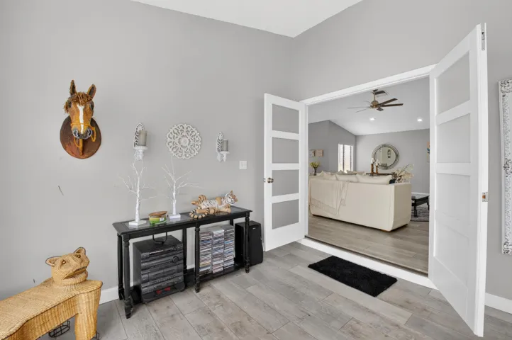 FLORIDA ROOM/ LIVING ROOM