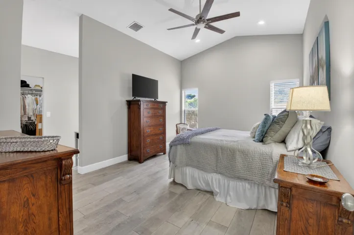 OPEN TO DRESING AREA, 2 WALK IN CLOSET, SHOW CLOSET