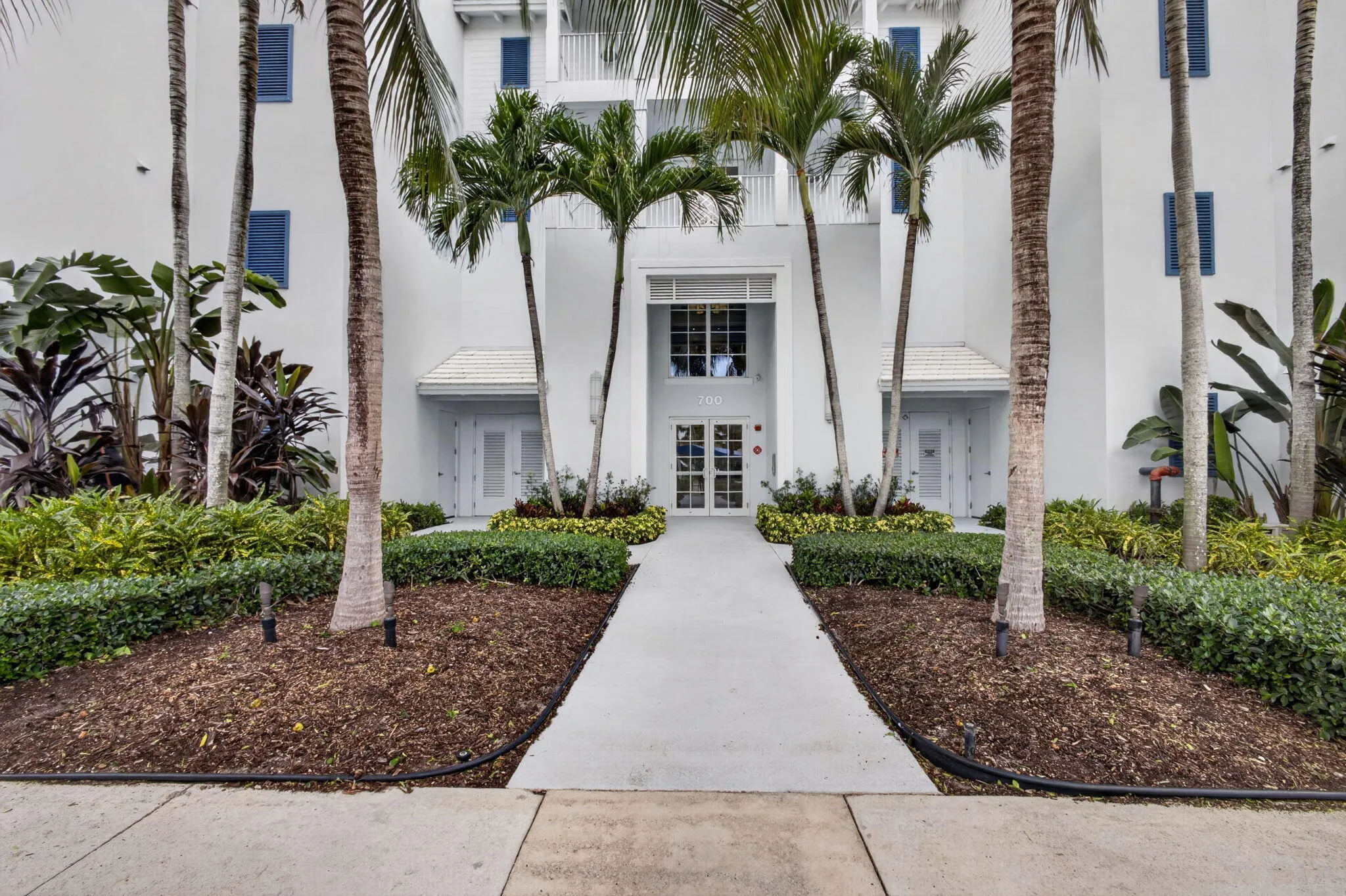 700 Building entrance