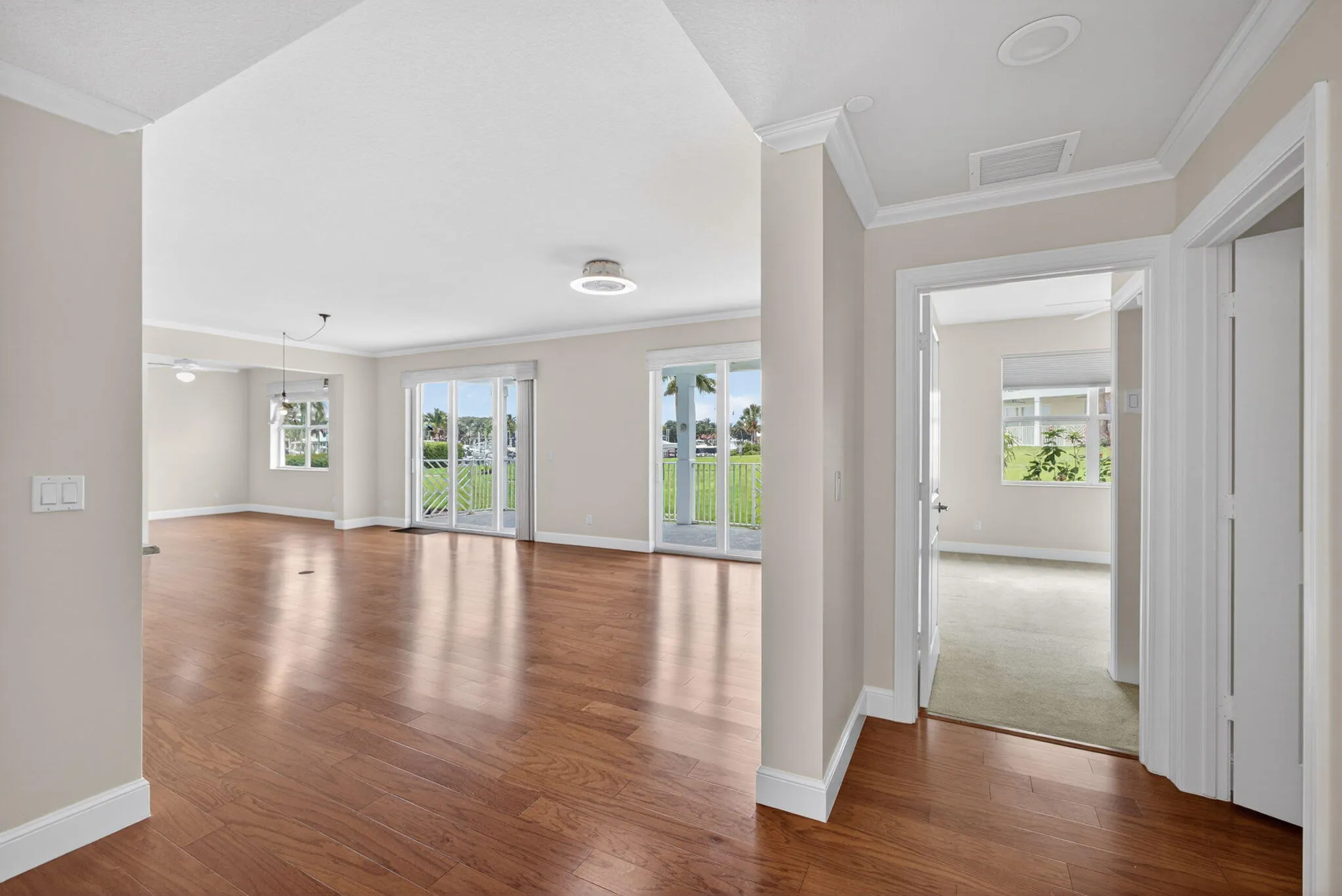Foyer to living space