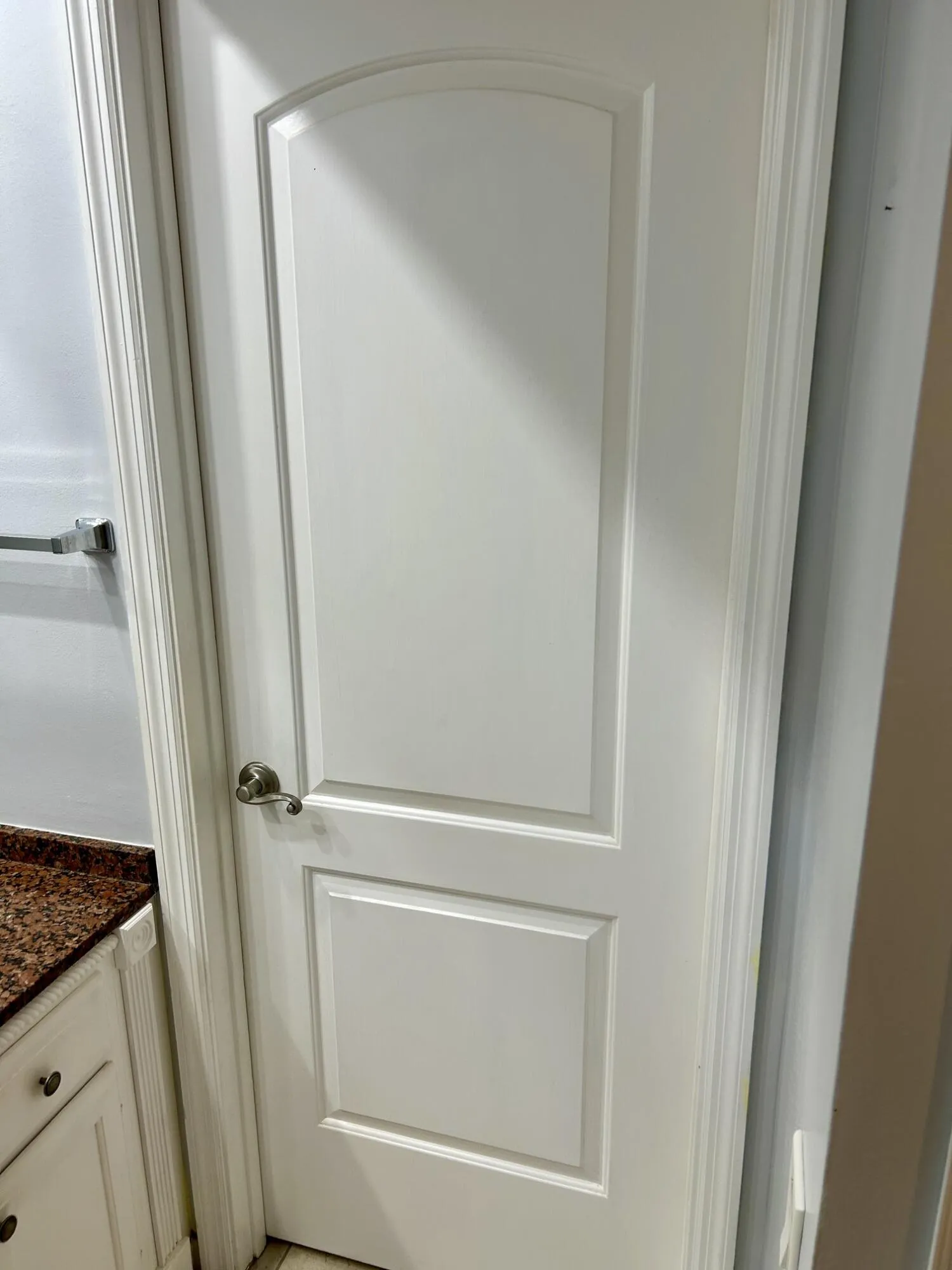 New door to separate toilet and shower area.