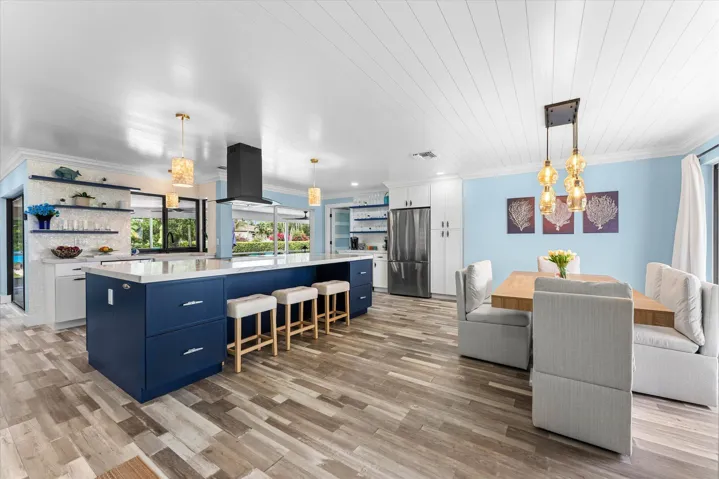 Kitchen:Dining