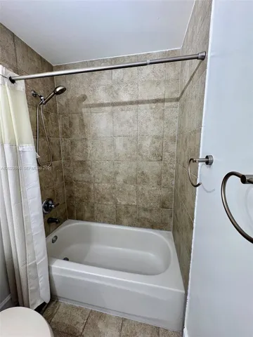 2nd bathroom tub