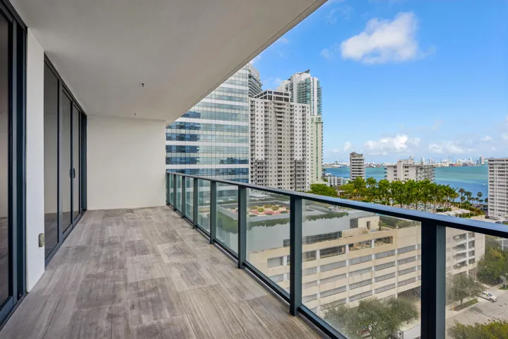 21-print-Brickell Ave 1202-021