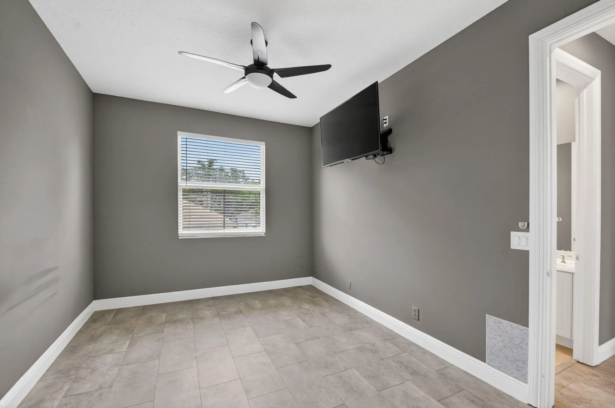 Bedroom 3 - wall mounted TV included!