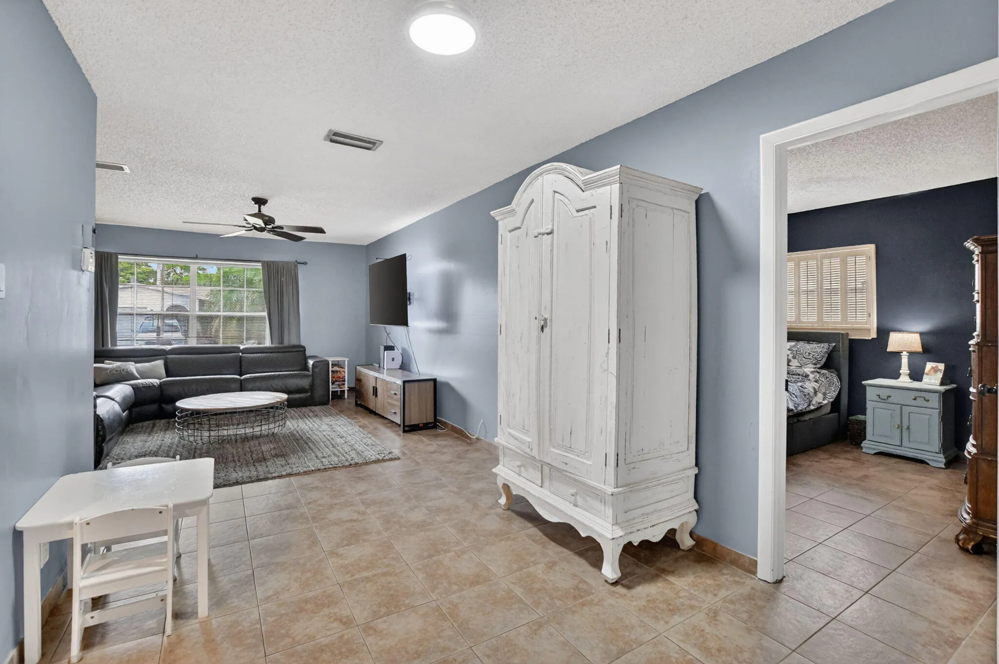 Possible dining room into living room