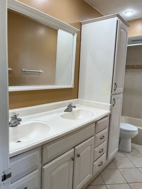HALL BATHROOM-DOUBLE SINKS