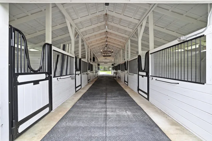 12 stalls 12x12