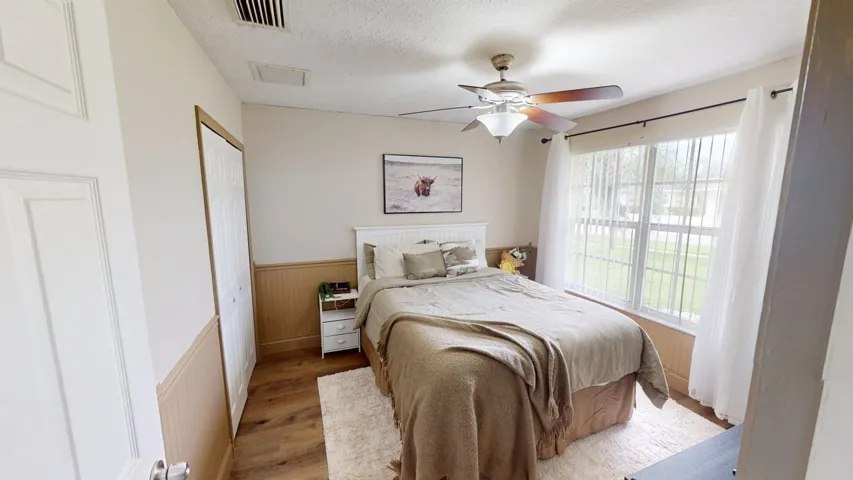 Guest bedroom