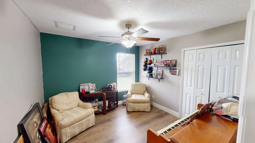 Guest bedroom