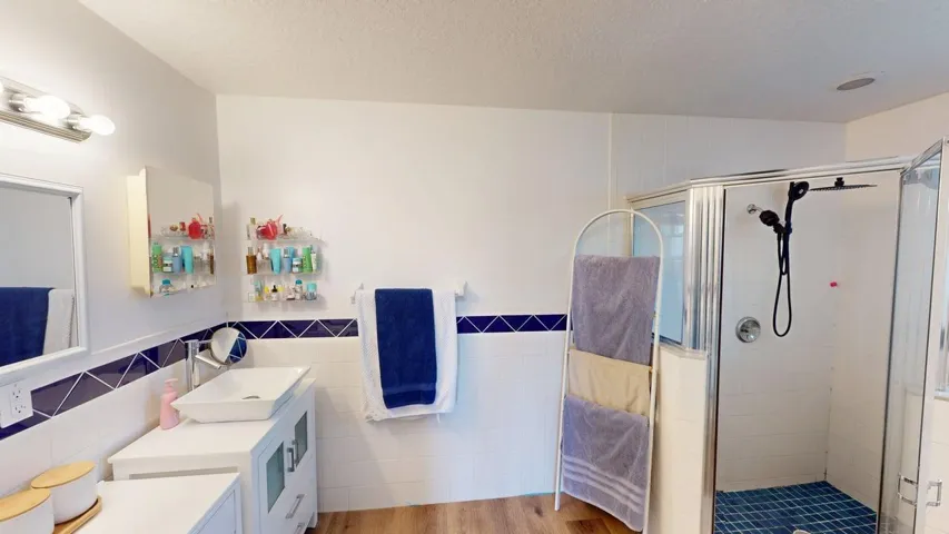 Owners bathroom suite