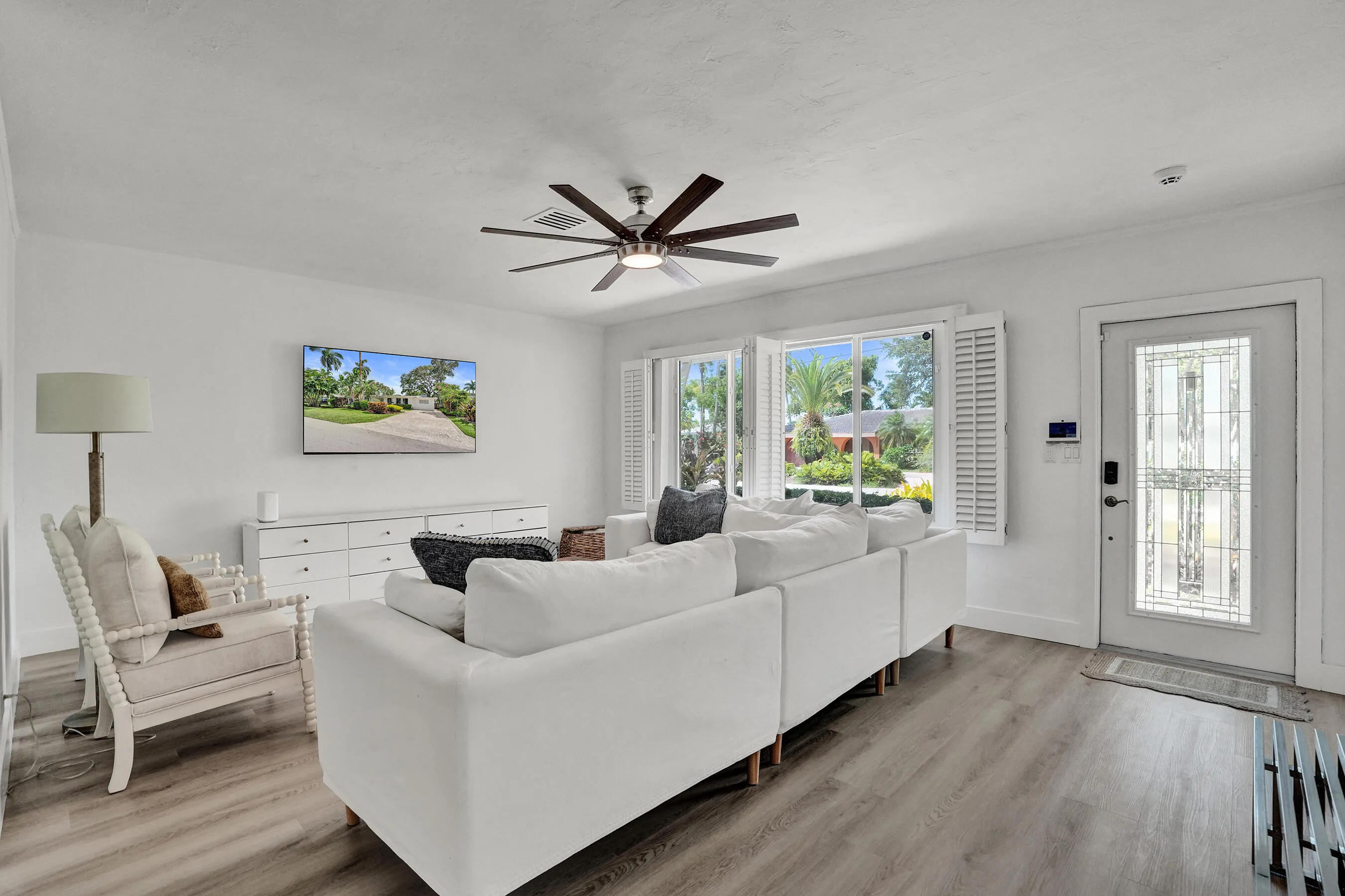 Entrance & Living area