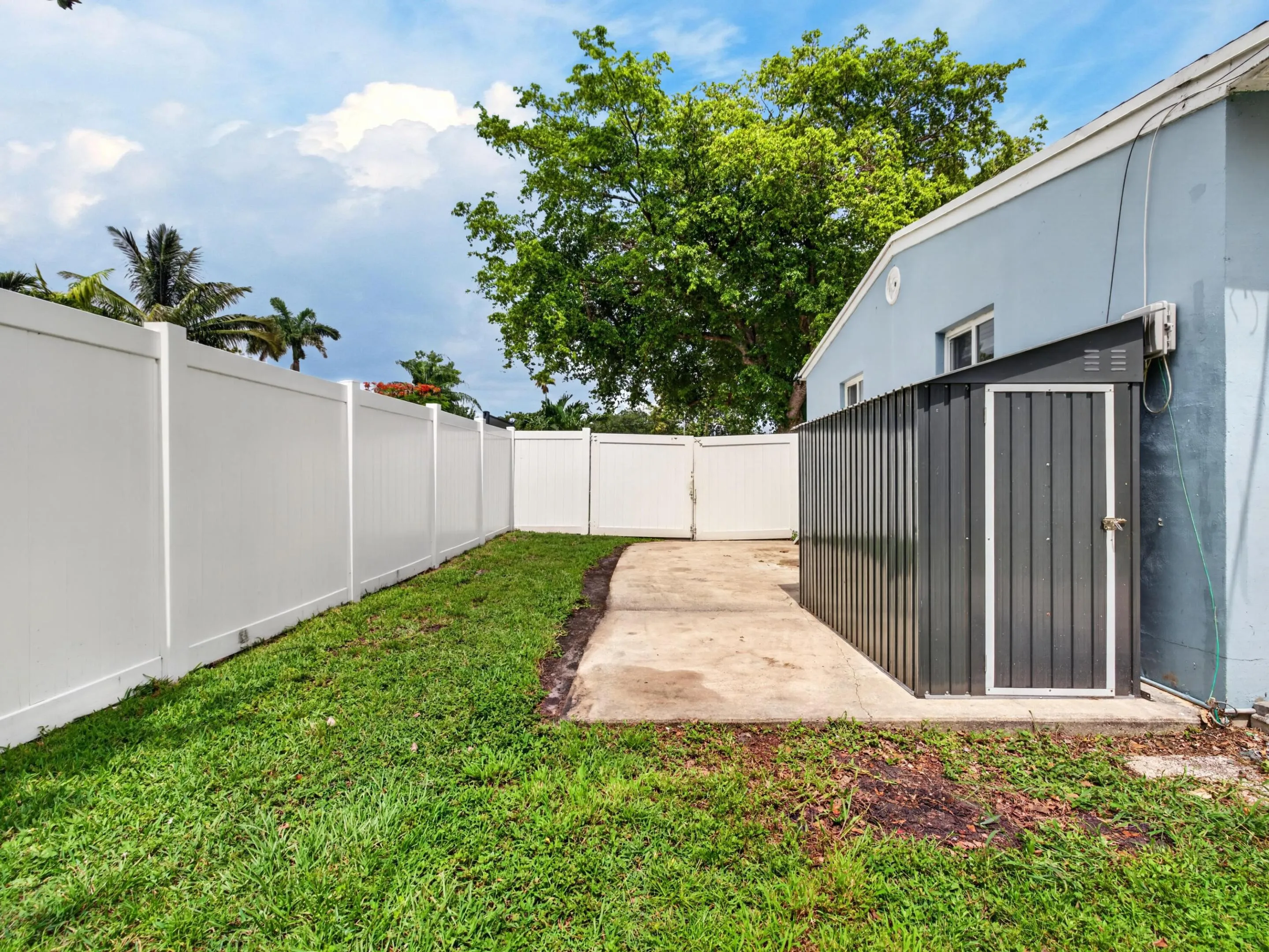 SIDE YARD WITH STORAGE