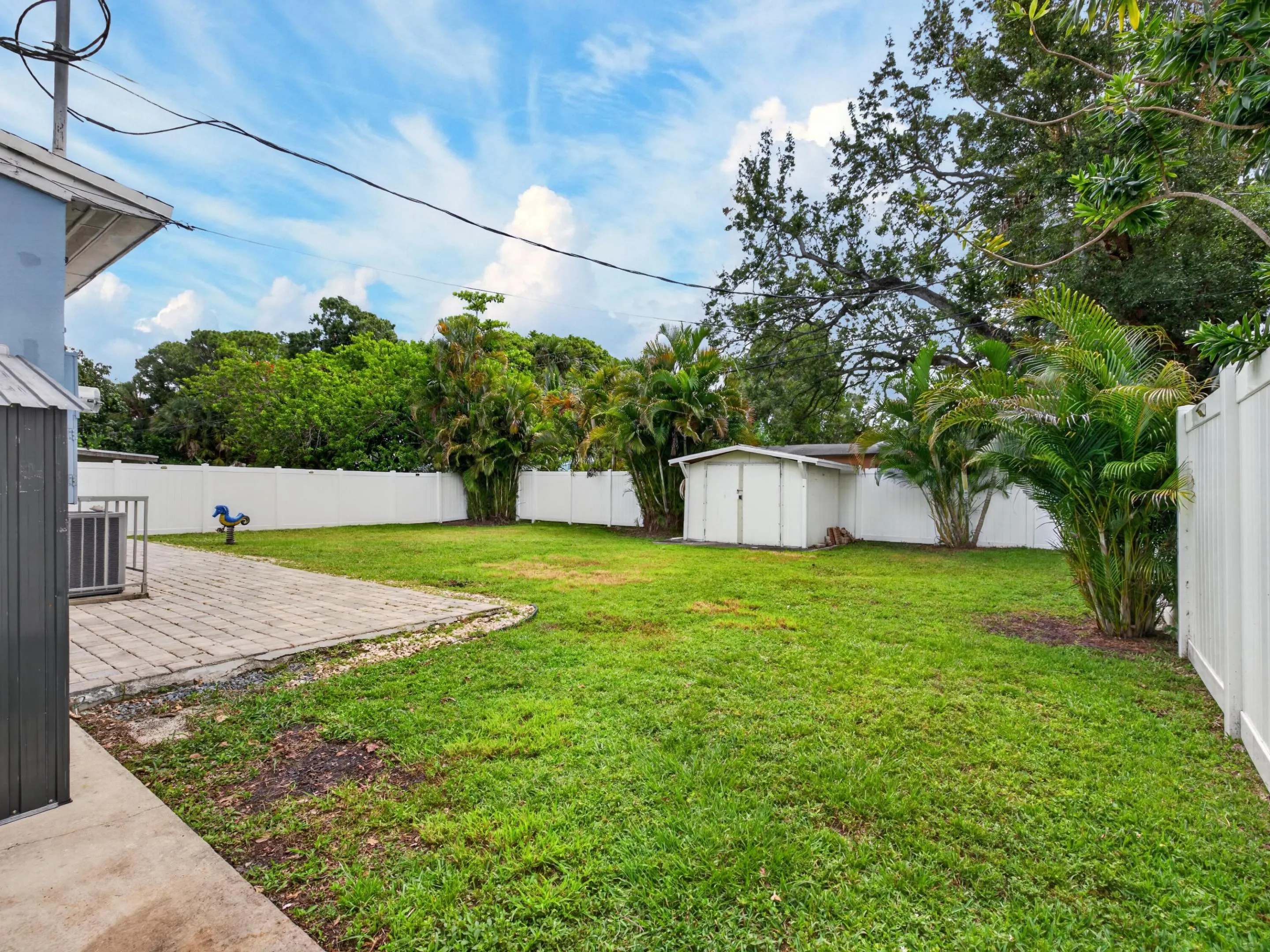 OVER SIZED YARD