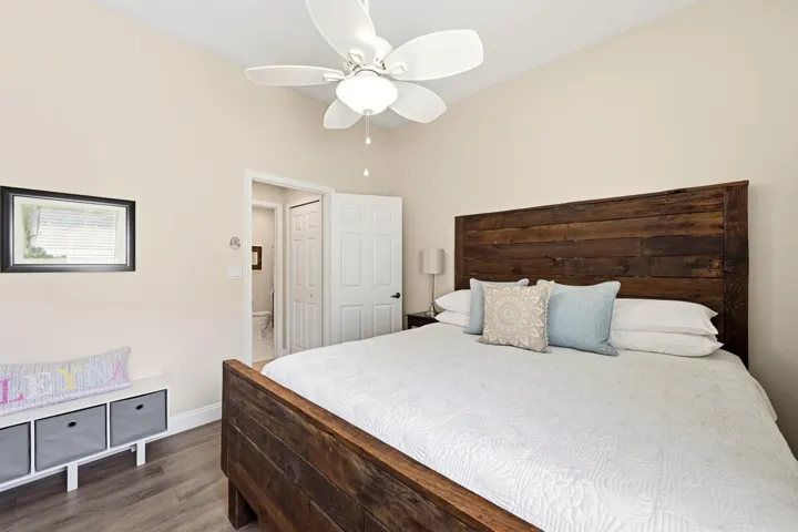 32_bedroom
