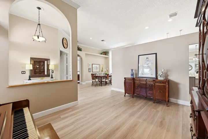 10_sitting room