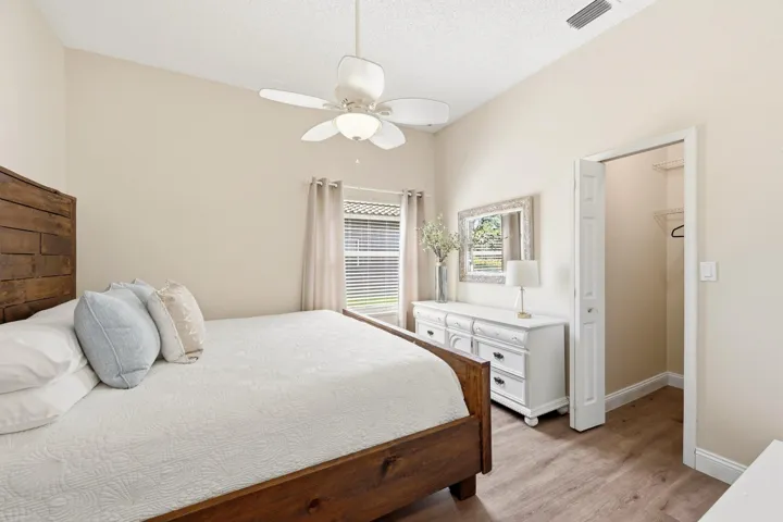 31_bedroom