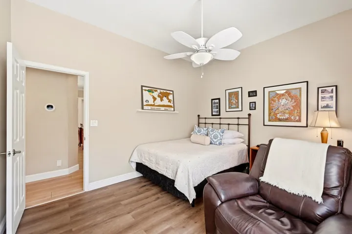 39_bedroom