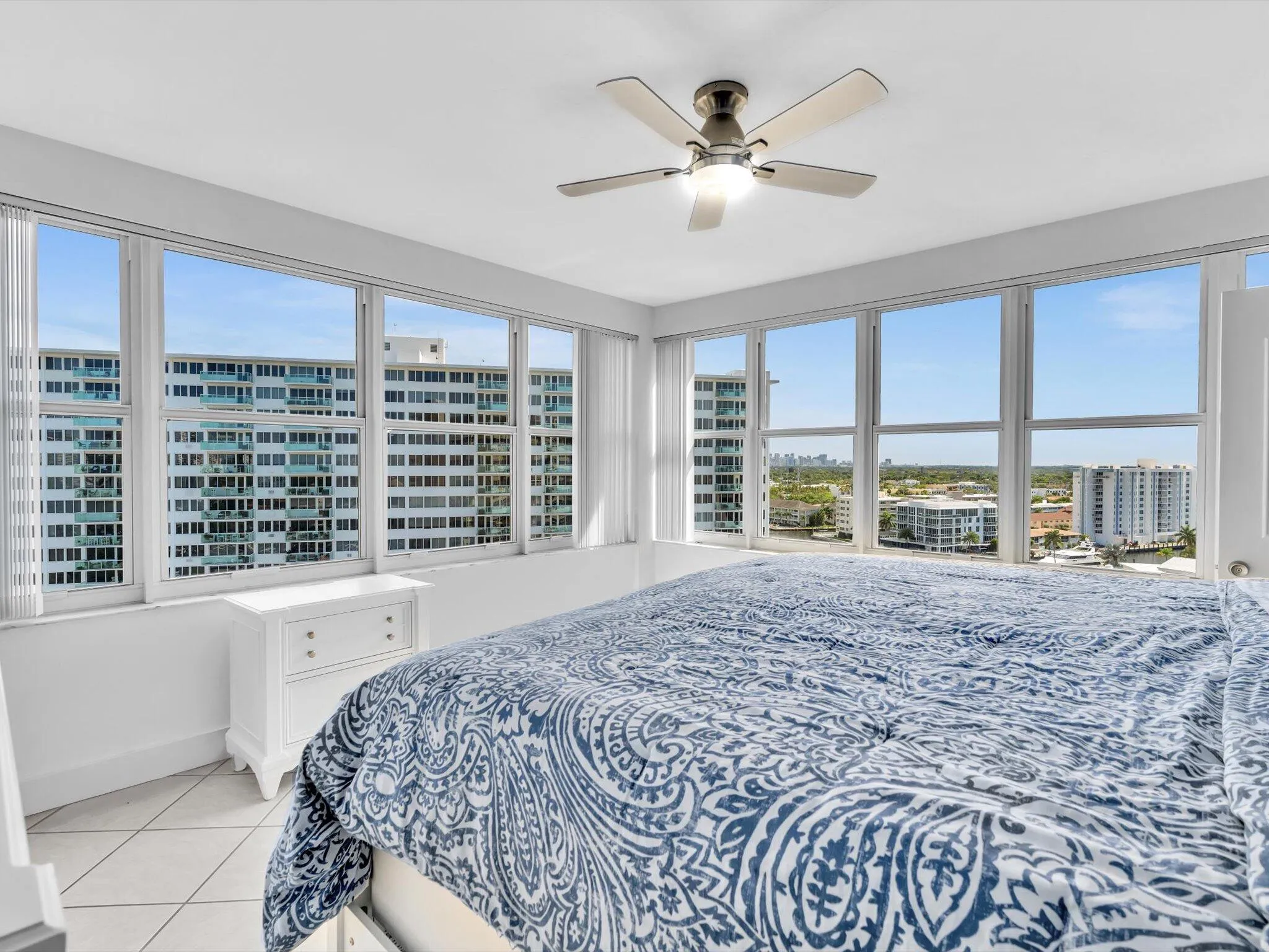 Primary suite, corner residence