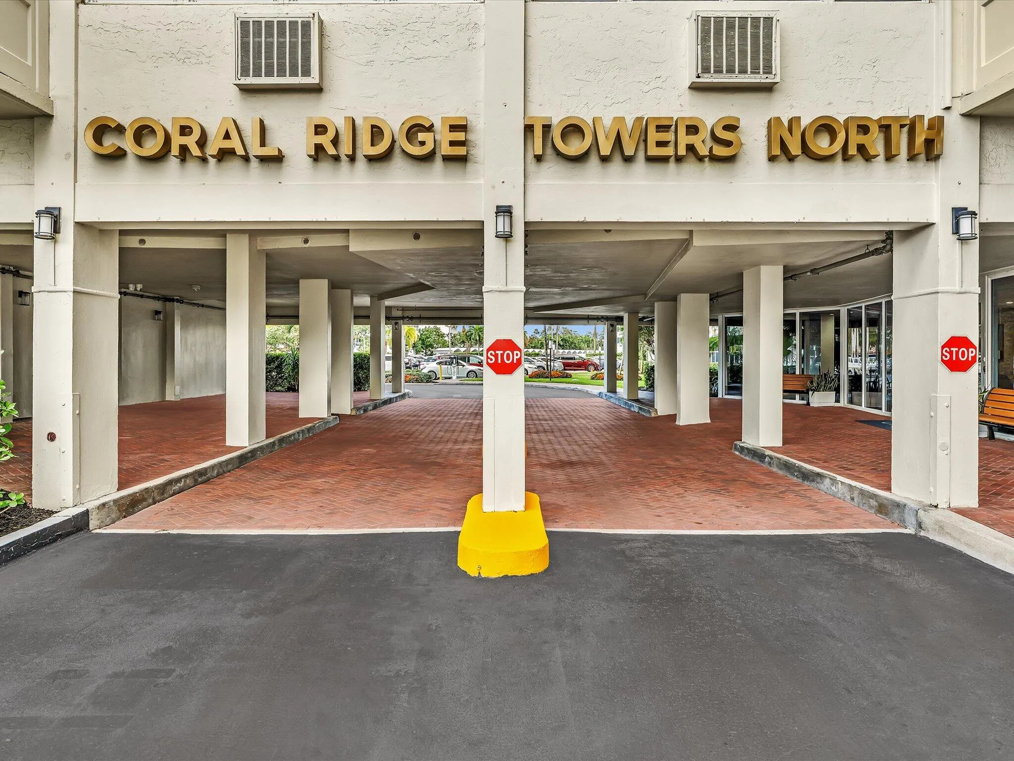 Porte cochere