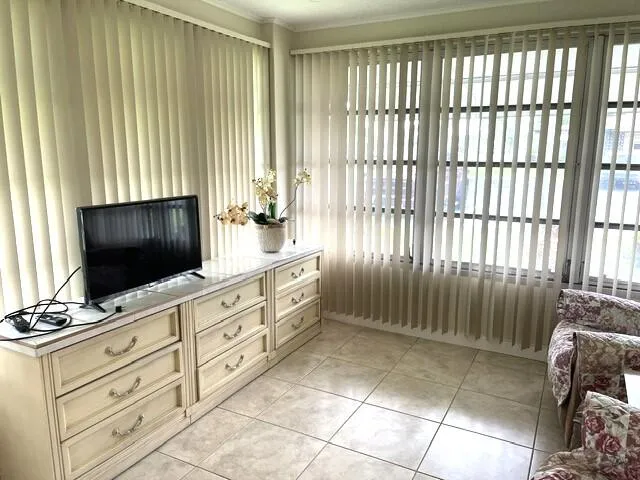 Enclosed Florida room 1
