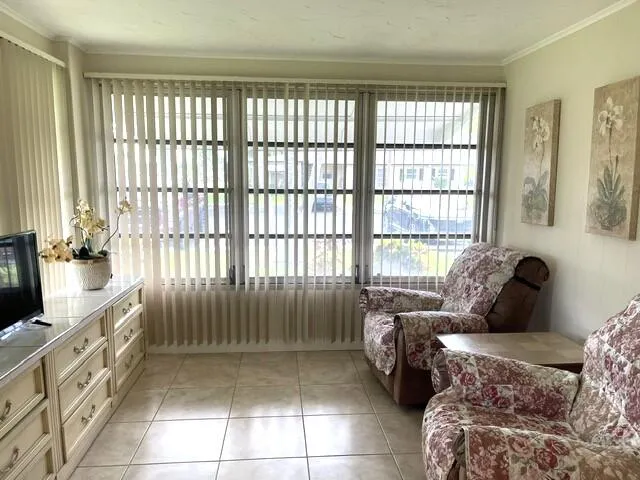 Enclosed Florida room under air