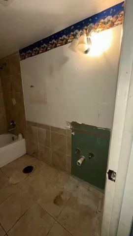 1st main bathroom