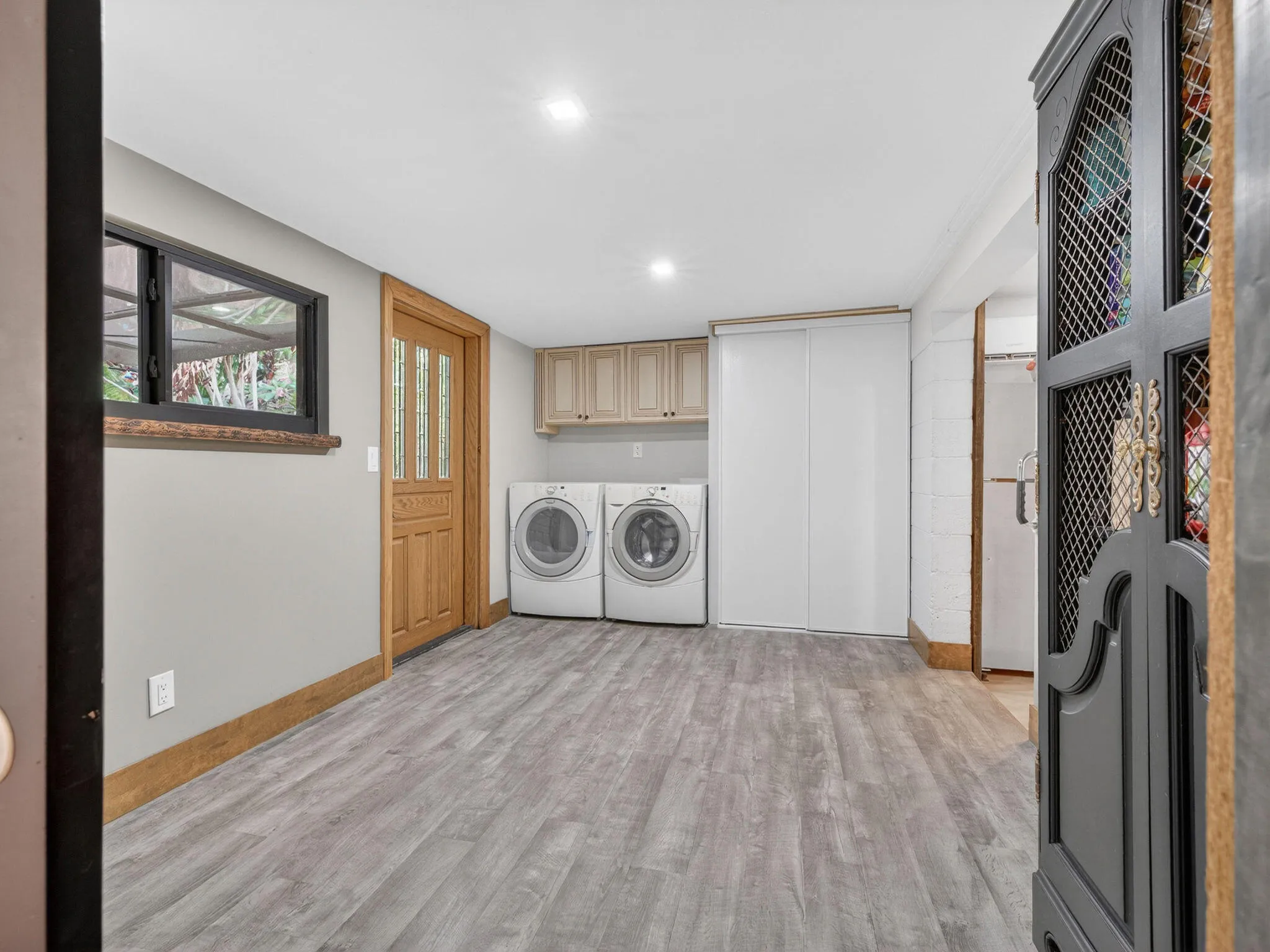 Pantry/Laundry