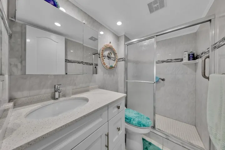 2nd Bathroom