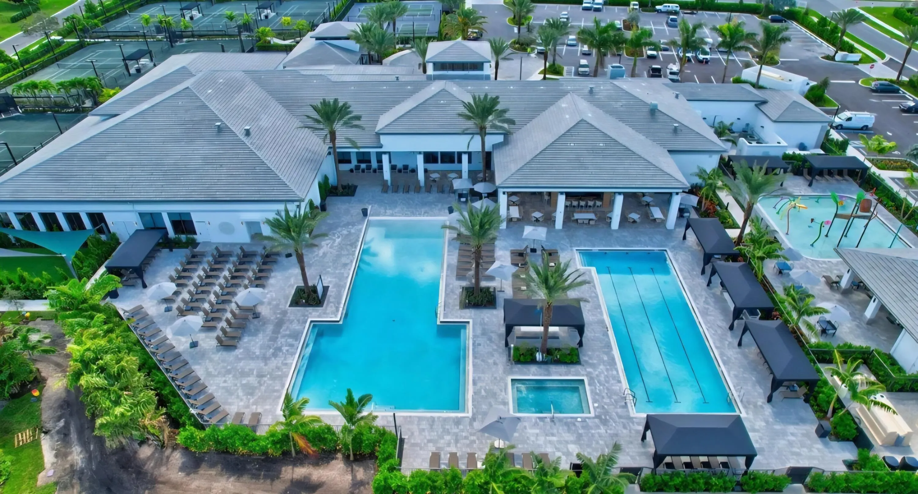 Club House Lotus Palm pools