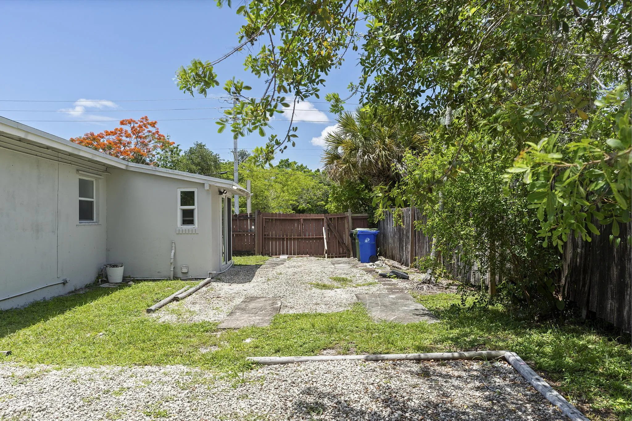 2807 SW 14th St - 072