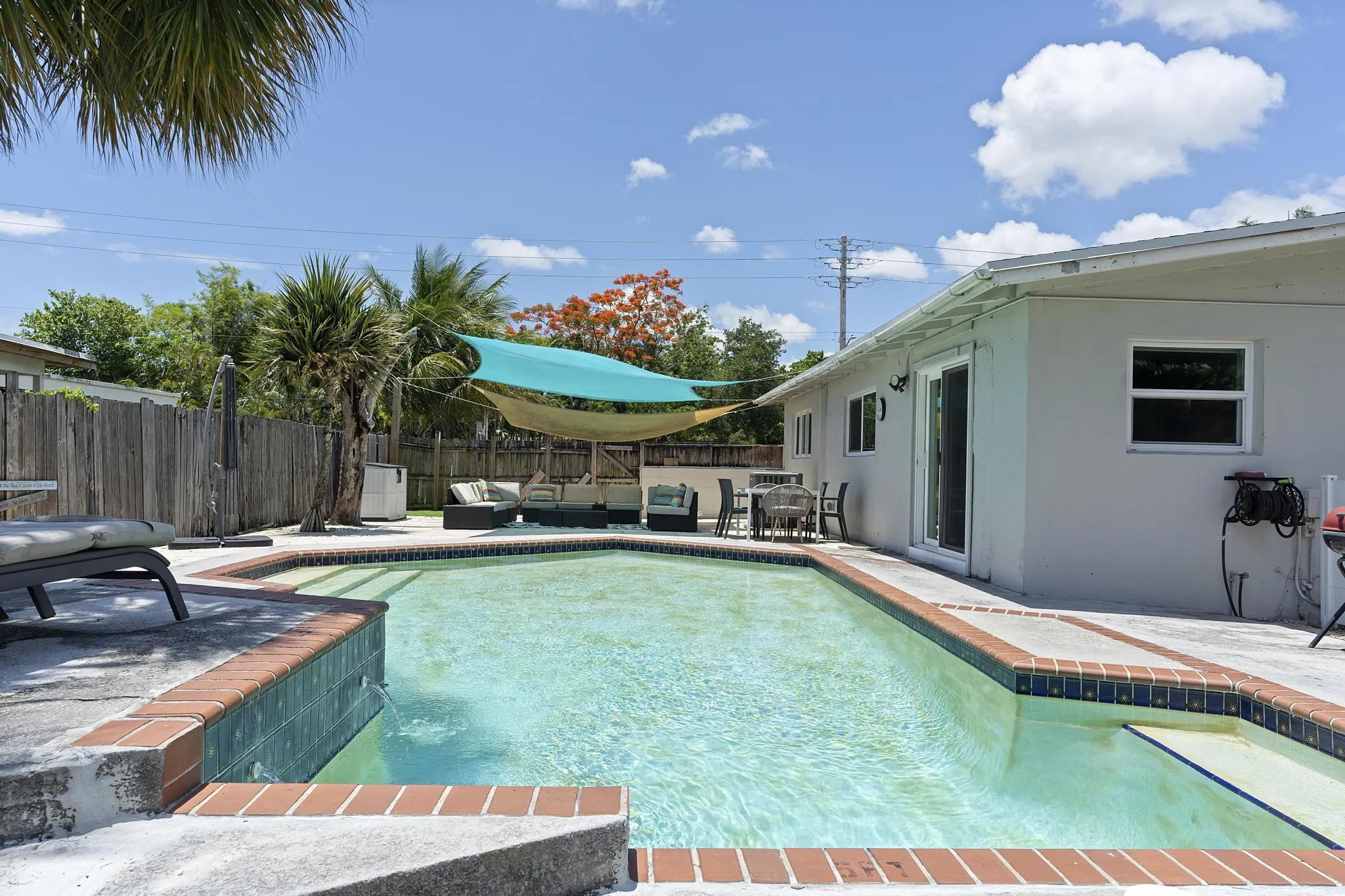 2807 SW 14th St - 070