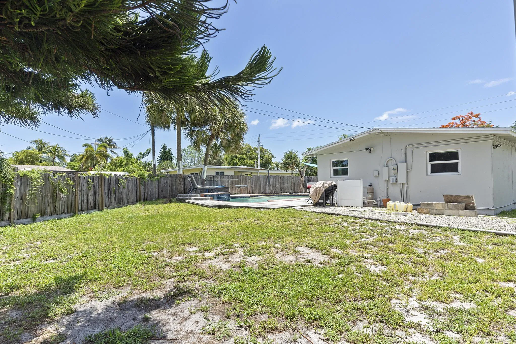 2807 SW 14th St - 071