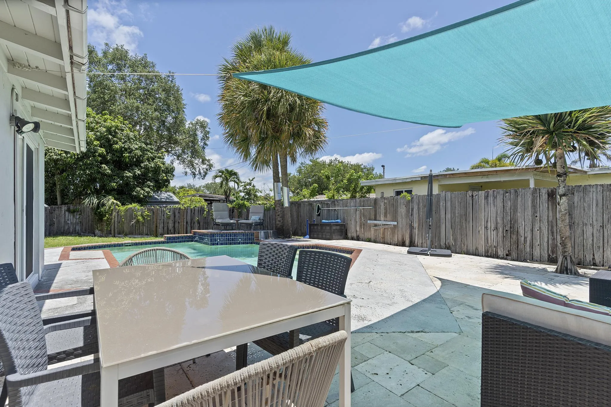 2807 SW 14th St - 063