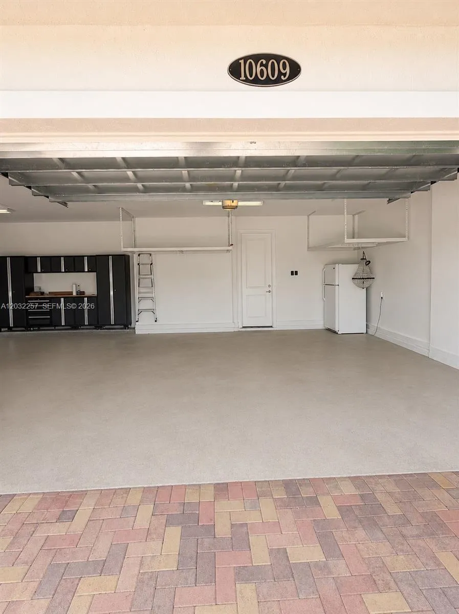 Property photo 375