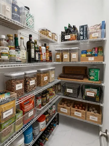 WALK IN PANTRY