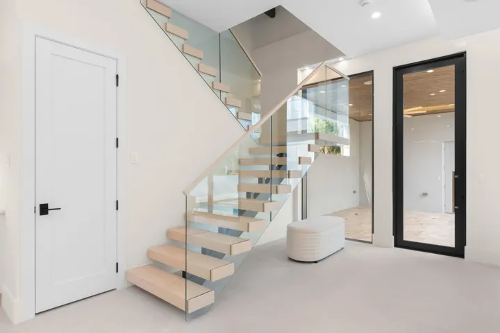16 Stairs