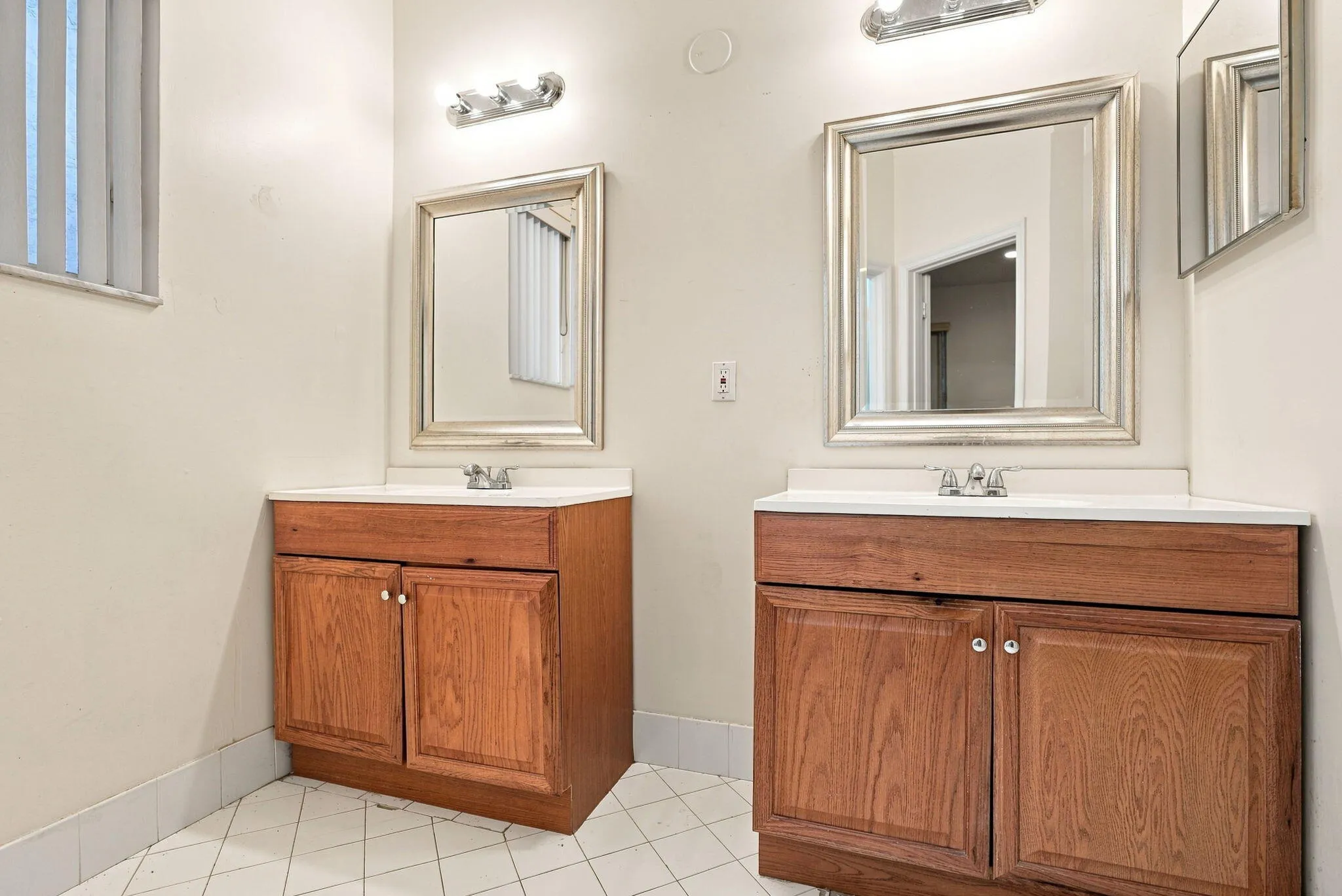 25-web-or-mls-dsc07127-jpg
