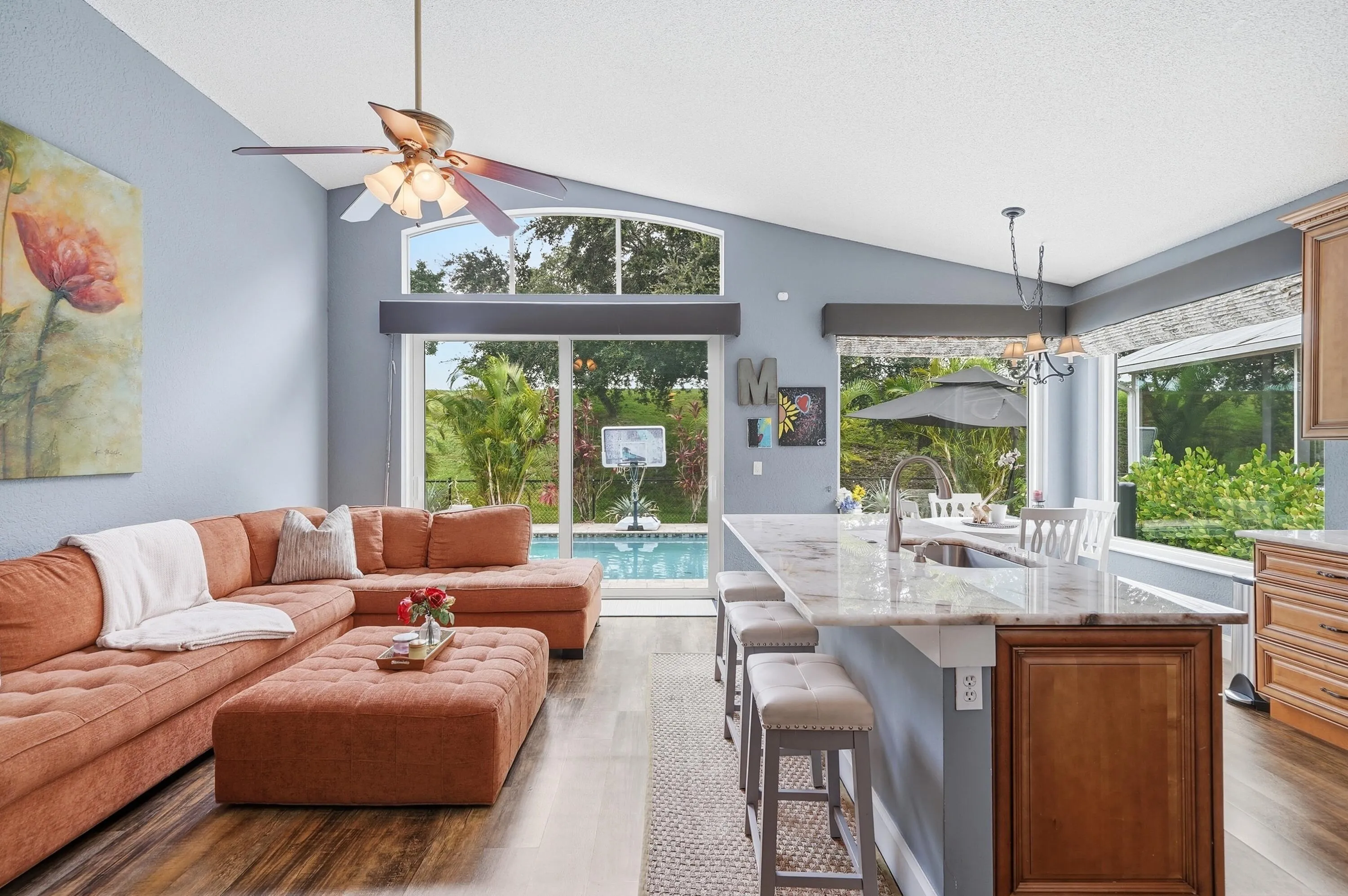15_family room
