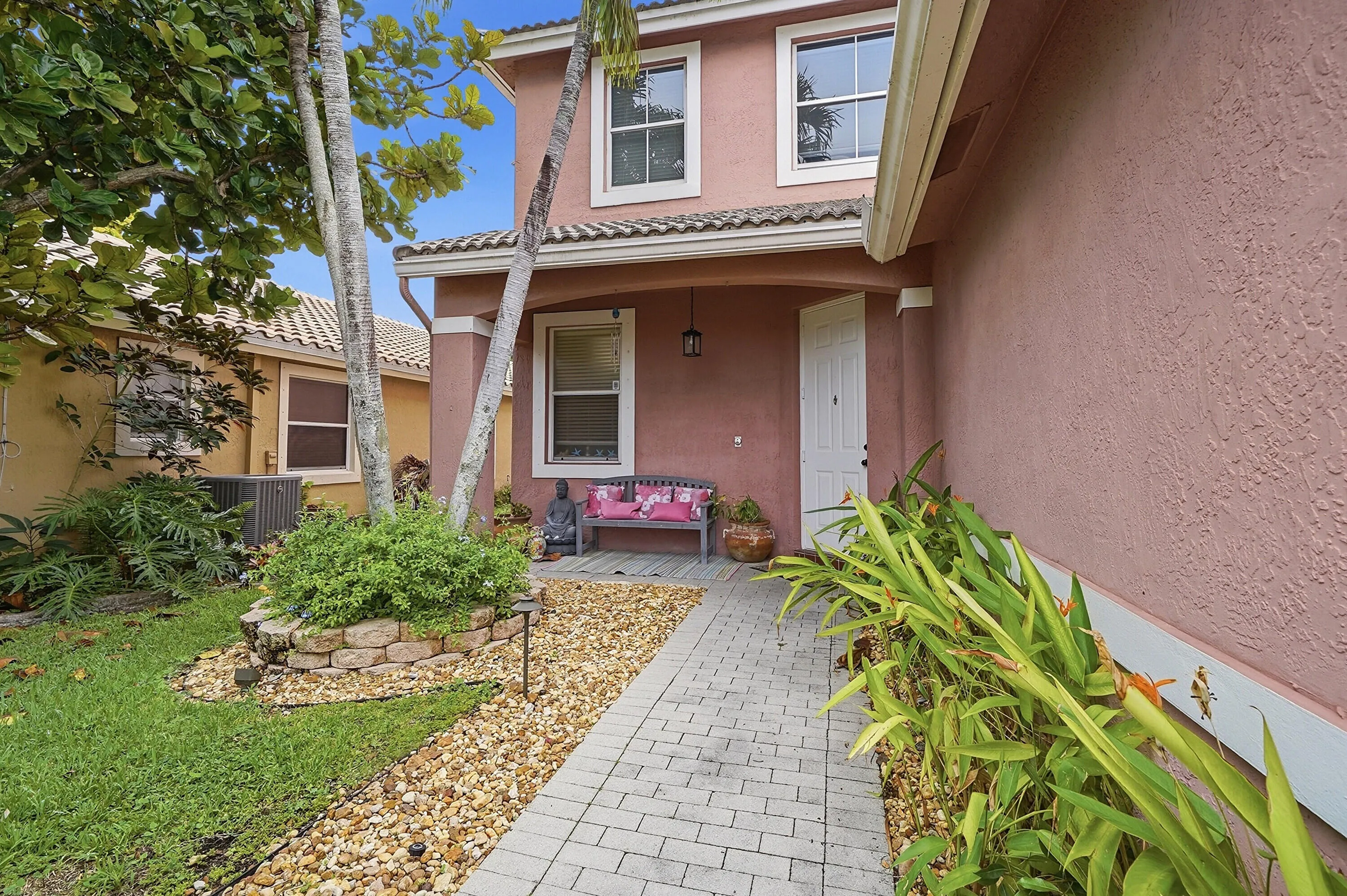05_exterior entry