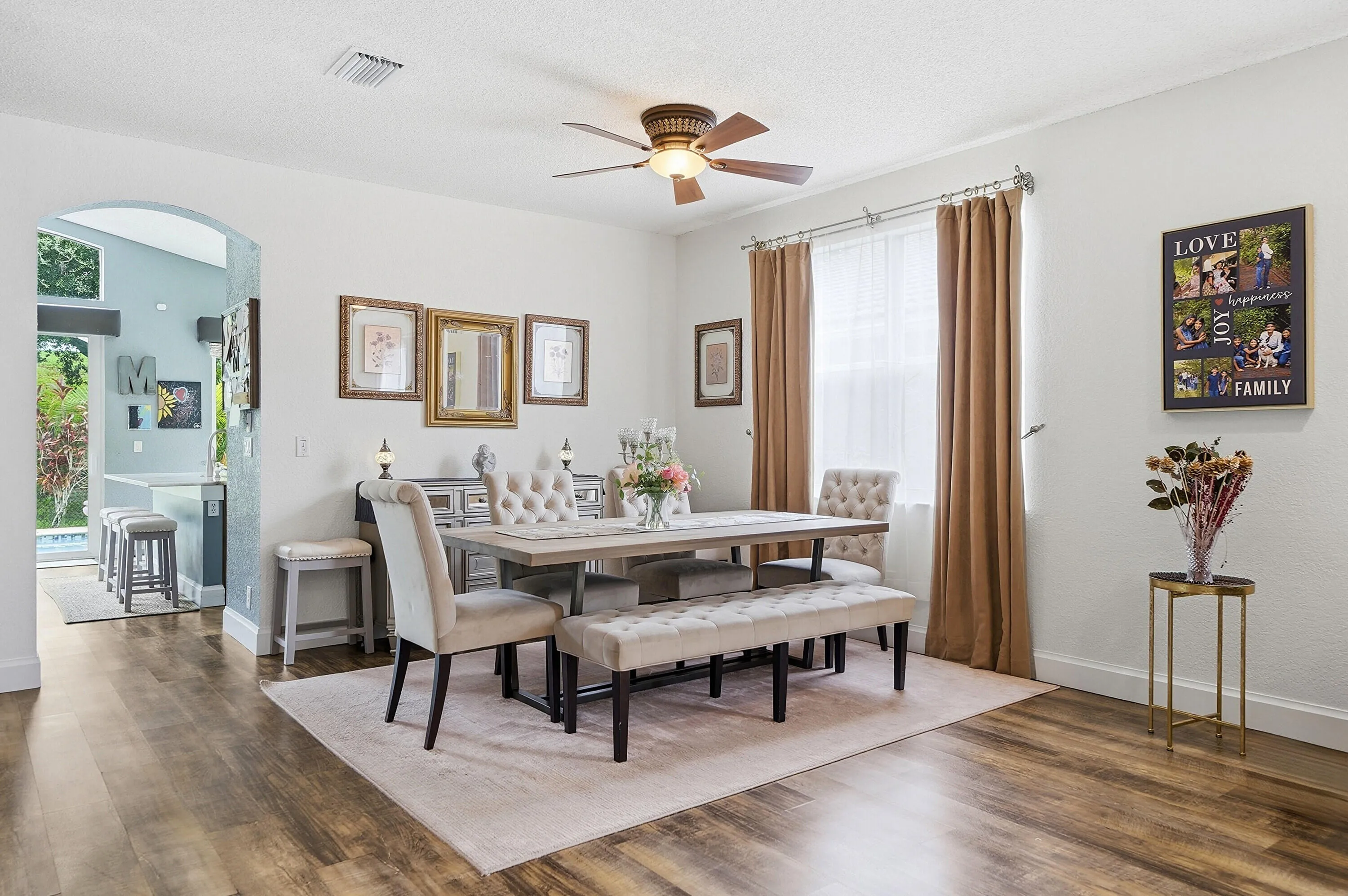 12_dining area